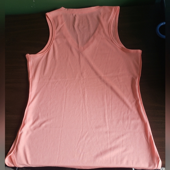 Marika Women's US size 8 tank top - Picture 2 of 2